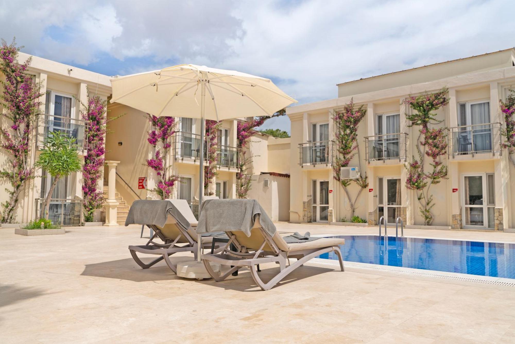 בודרום Oemer Aybak Beach Hotel מראה חיצוני תמונה