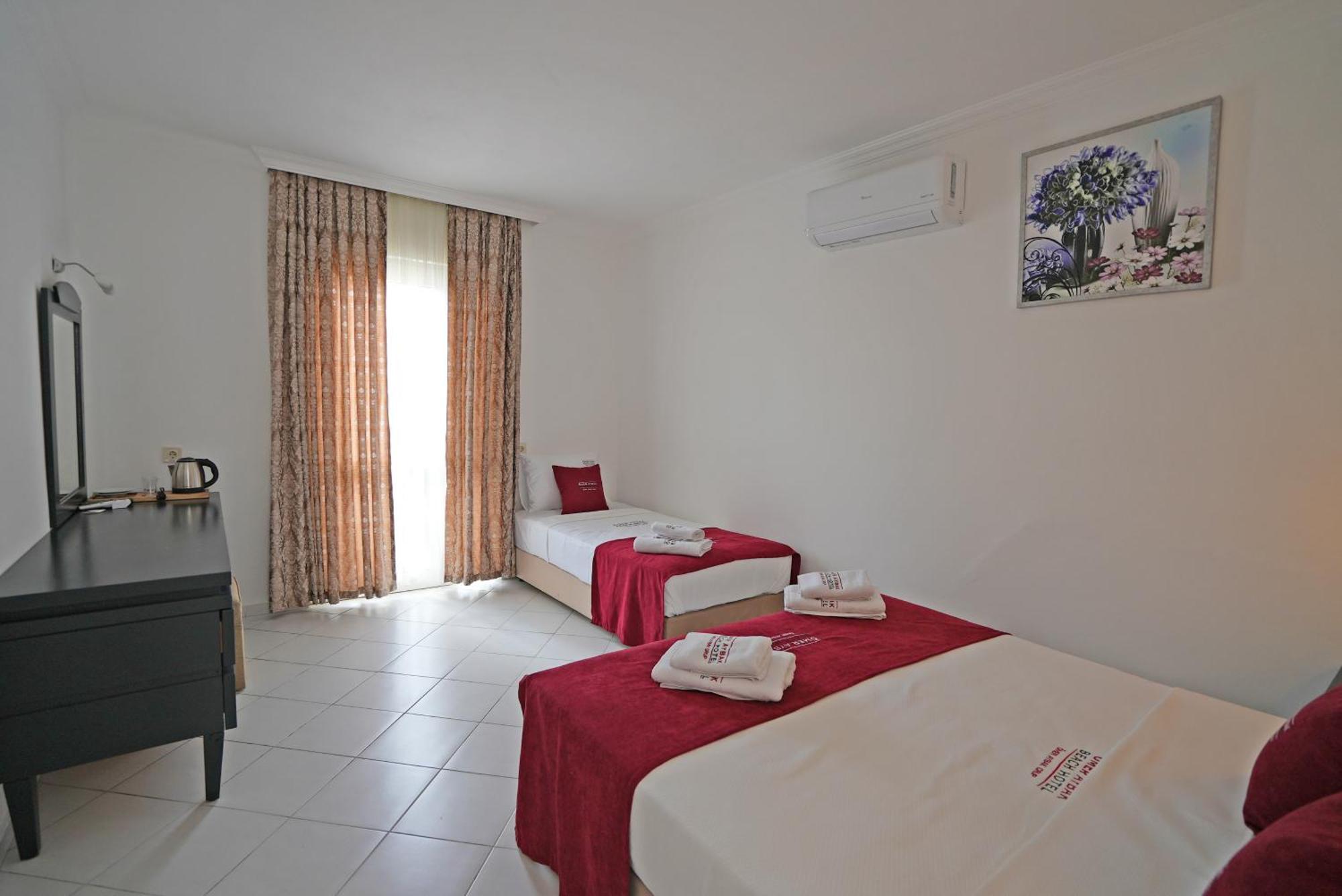 בודרום Oemer Aybak Beach Hotel מראה חיצוני תמונה