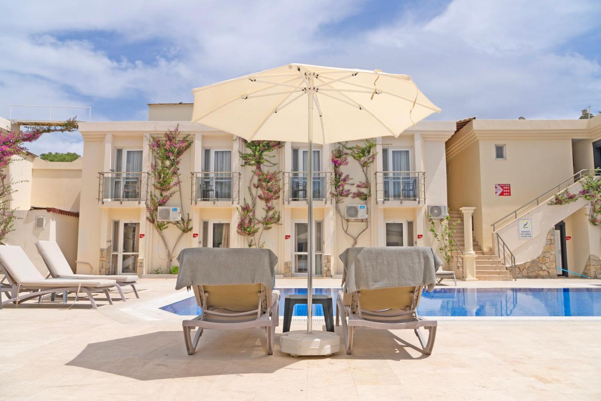 בודרום Oemer Aybak Beach Hotel מראה חיצוני תמונה